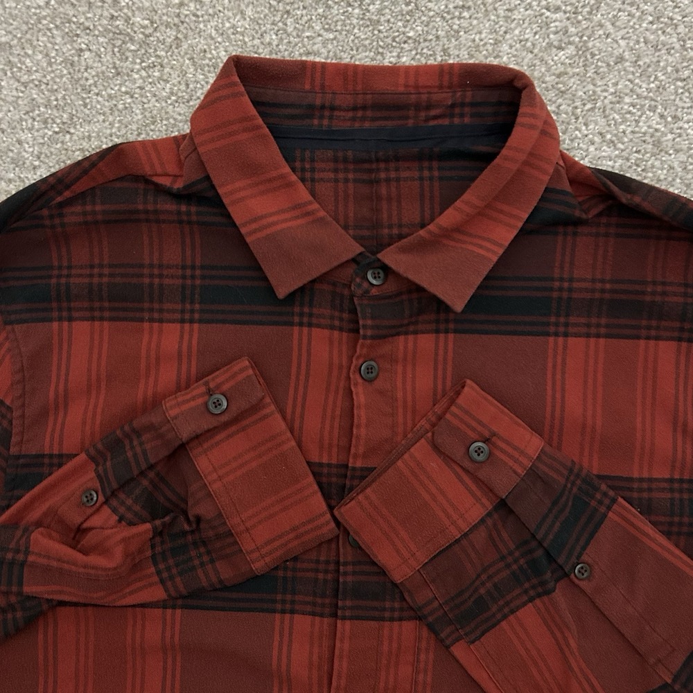 Lululemon Men's Size Medium Long Sleeve Button Front Masons Peak Flannel‎ Shirt